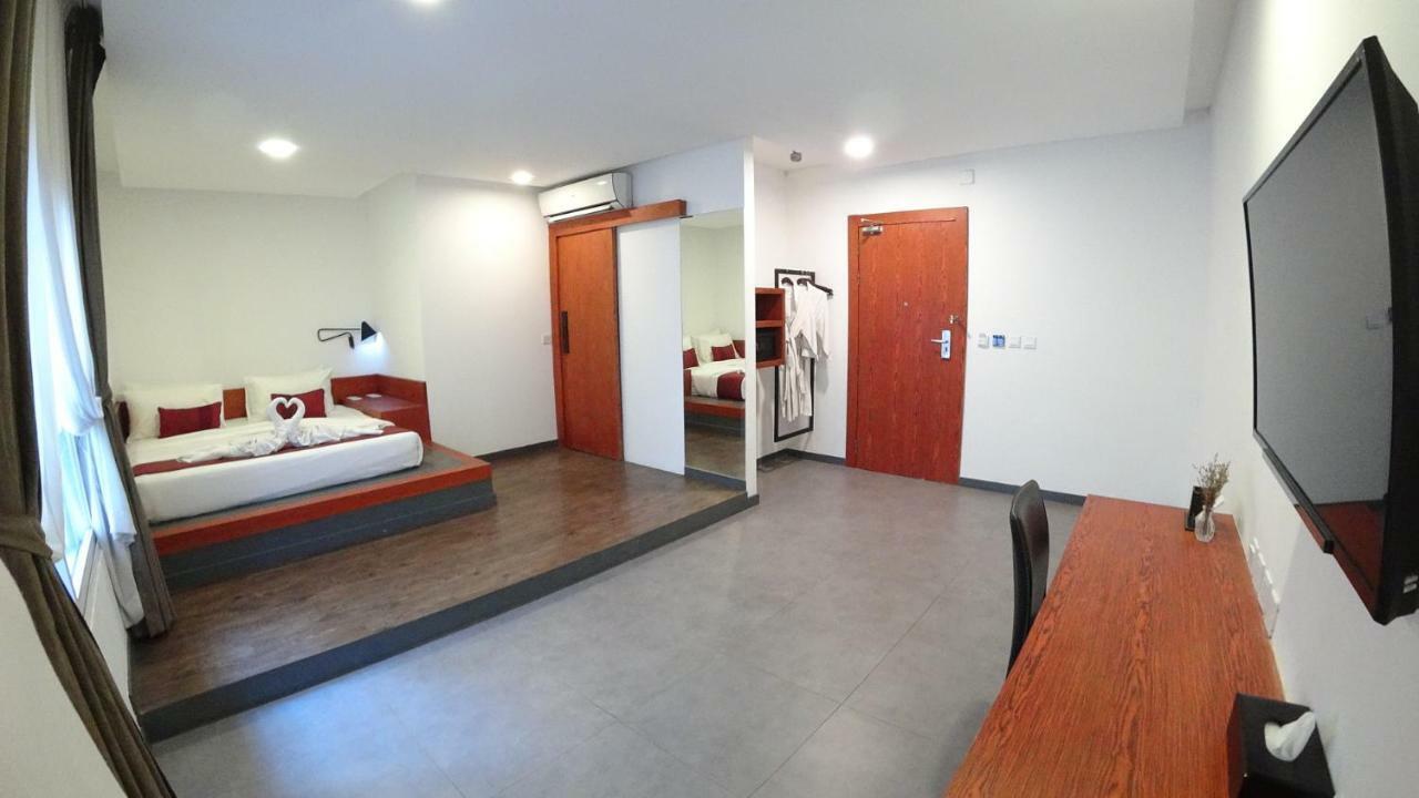 Hotel Records Phnom Penh Luaran gambar