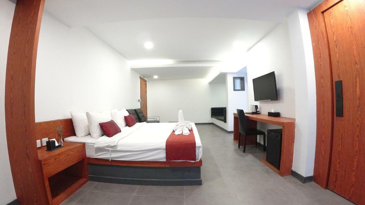 Hotel Records Phnom Penh Luaran gambar