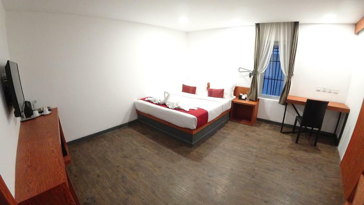 Hotel Records Phnom Penh Luaran gambar