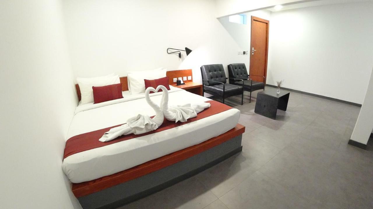 Hotel Records Phnom Penh Luaran gambar
